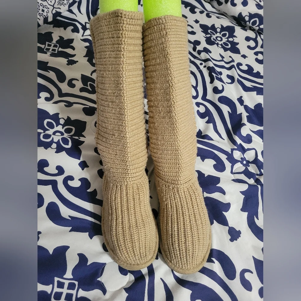 Ugg Brown Cardy Knit Boots - Picture 5 of 9